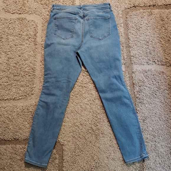 Old Navy Rock Star Extra High-Rise Super Skinny Distressed Jeans Medium Wash - Picture 5 of 10